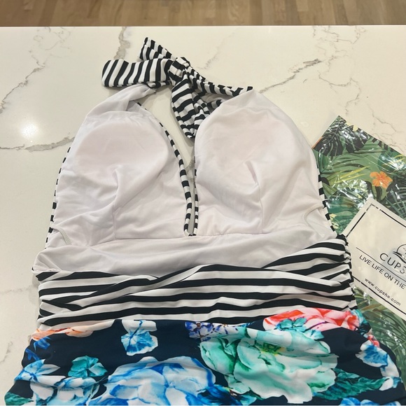 NWT Cupshe stripe halter top floral bottom one piece swim suite SZ Medium - Picture 4 of 6